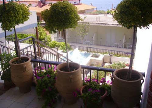 Coralli Holidays Loutra  Exterior photo